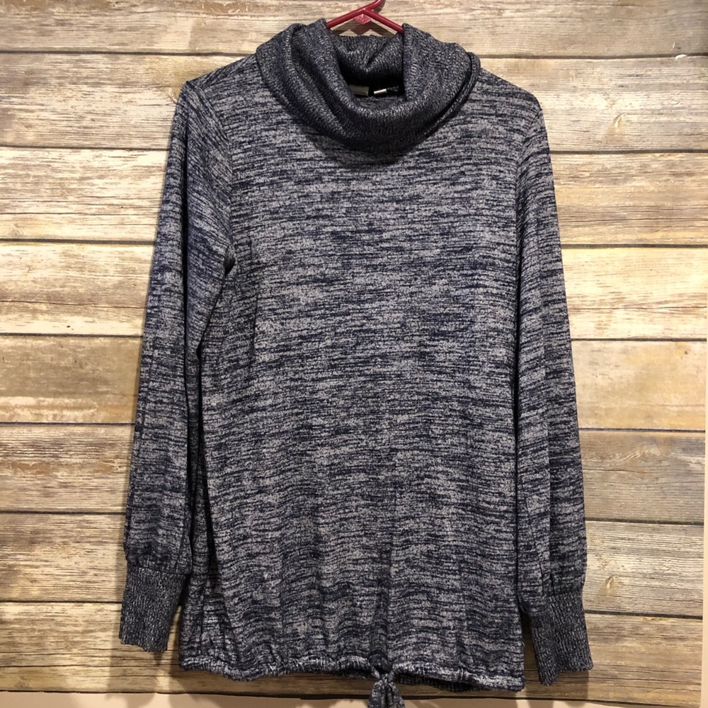 Gap Maternity turtleneck top